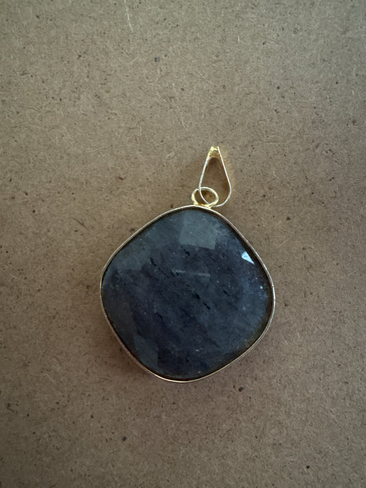 Labradorite gold pendant
